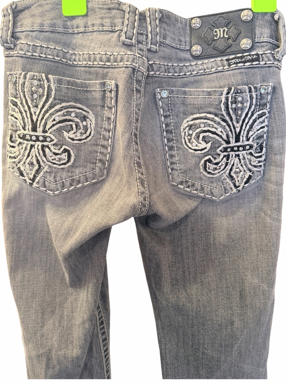 Miss Me Grey Denim Boot Cut Low Rise Blue Jeans Size 28 Woman’s pants Embellish